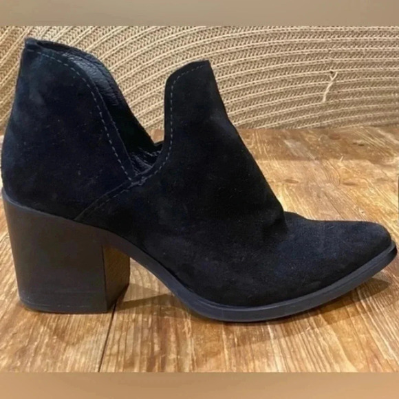 Steve Madden Black Suede Slip On 3" Stacked Chunk Block Heel Bootie WM's 8.5 EUC - Picture 1 of 7